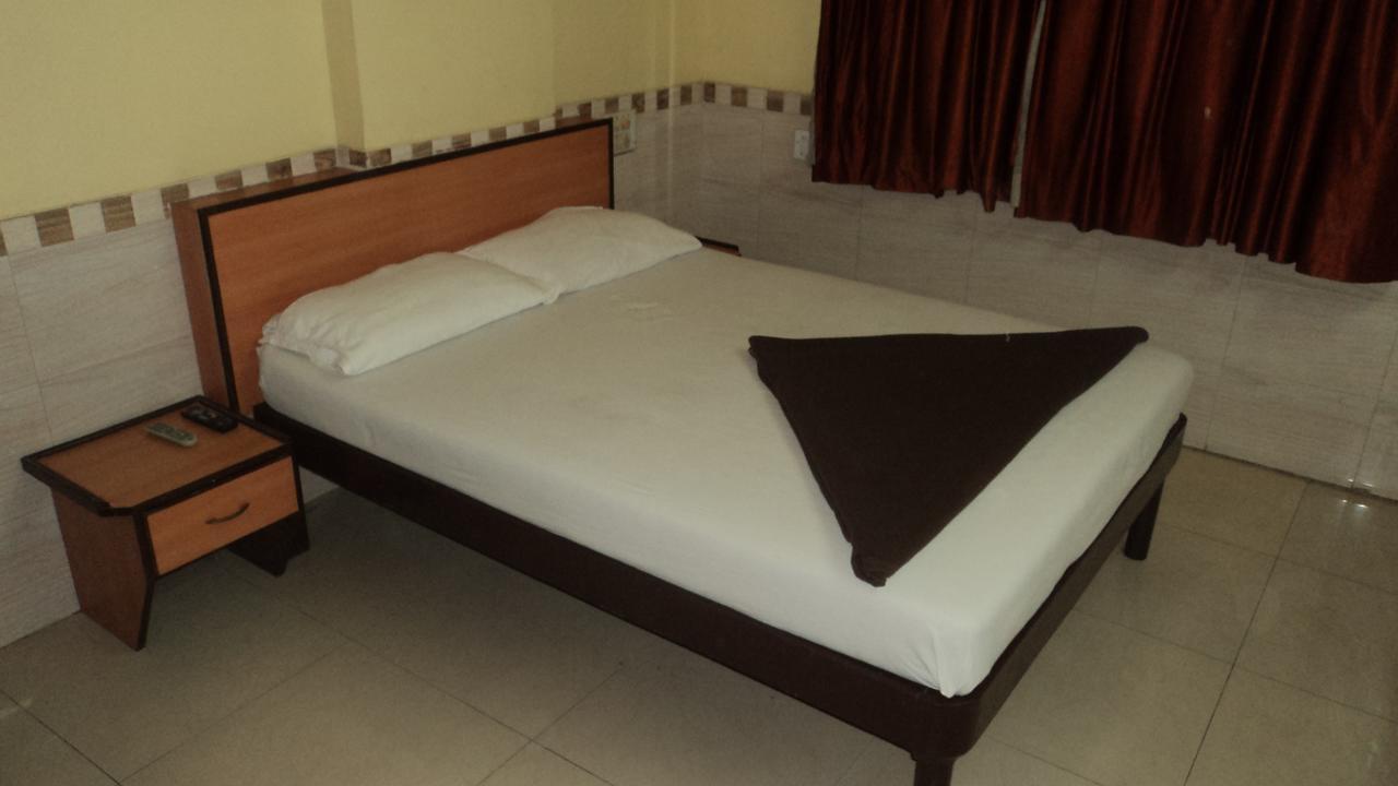 Girija Payyade Hotel Кальян Экстерьер фото