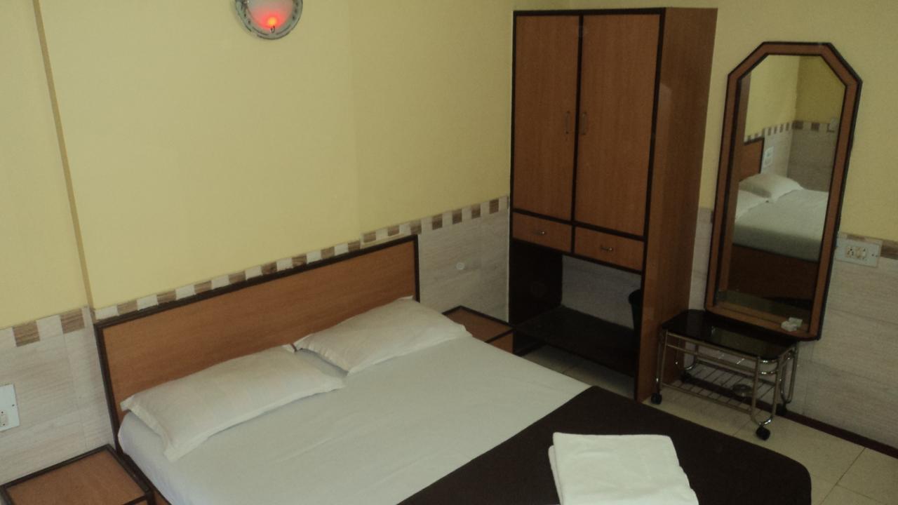 Girija Payyade Hotel Кальян Экстерьер фото