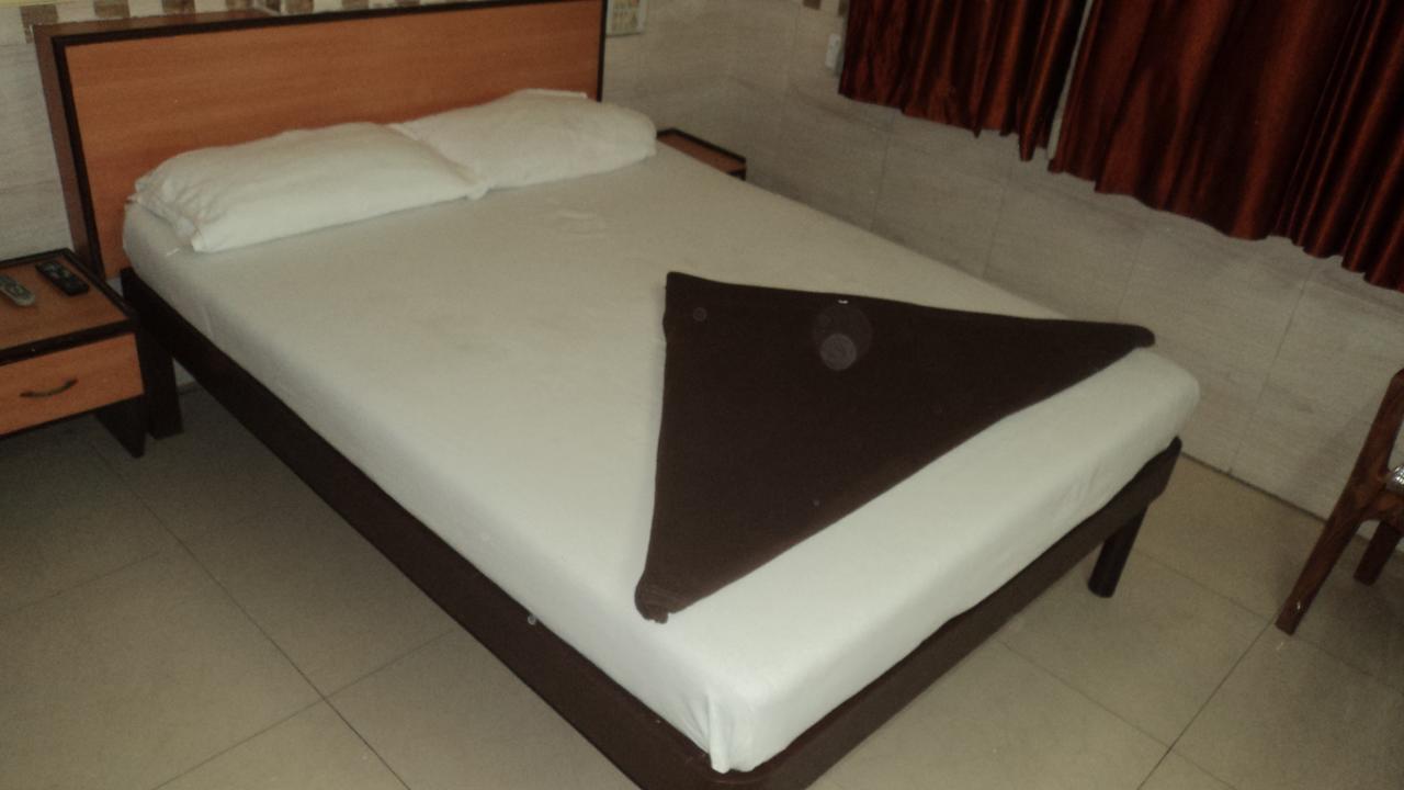 Girija Payyade Hotel Кальян Экстерьер фото
